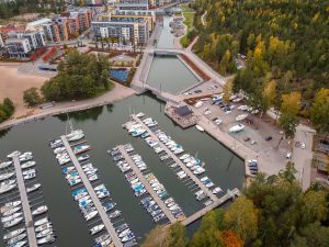 Vuosaaren Urheilukalastajien (VUK) venesatama sijaitsee Uutelan kanavan suulla. Kuva: Kimmo Naukkarinen