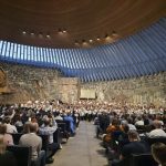 Vuosaaren musiikkiopiston viulistit Temppeliaukion Suzuki-gaalassa