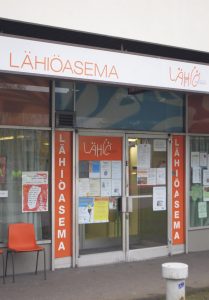 Vuosaaren yhteisötalo (entinen lähiöasema) sijaitsee purettavaksi kaavaillun Pohjoisen ostoskeskuksen tiloissa.