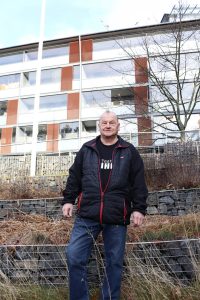 Eero Hildén asuu nykyisin Vuosaaren Taiteilijatalossa.