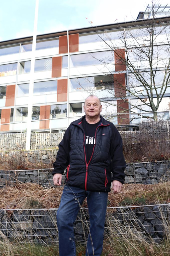 Eero Hildén asuu nykyisin Vuosaaren Taiteilijatalossa.