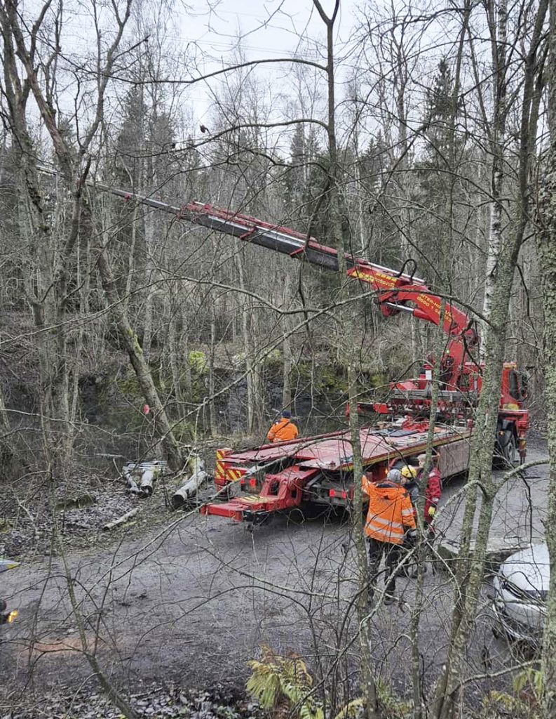 Nostamista vaikeutti hankala maasto.