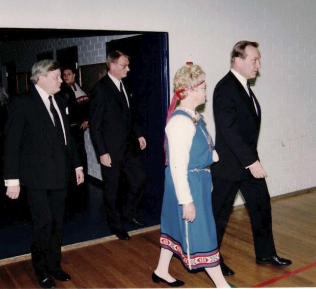Pääministeri Harri Holkeri Vuosaaren Urheilutalolla 1990-luvun vaihteessa.