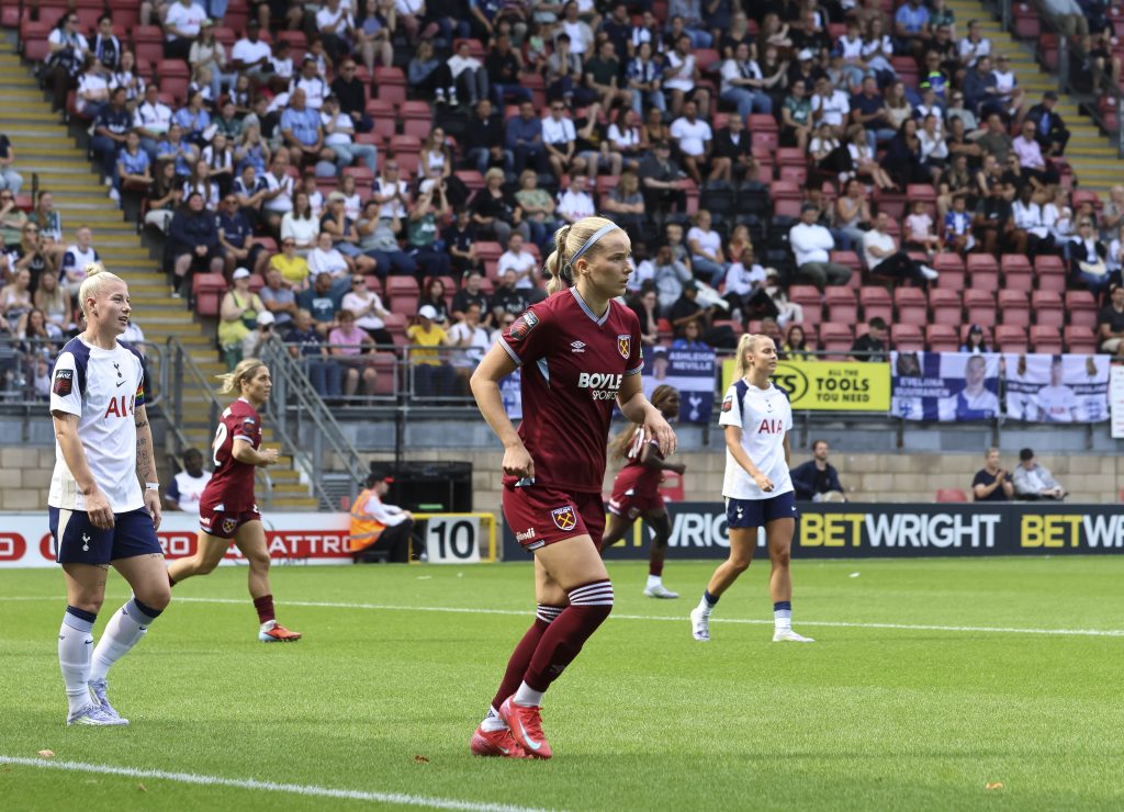 Eva Nyström on moderni puolustaja.