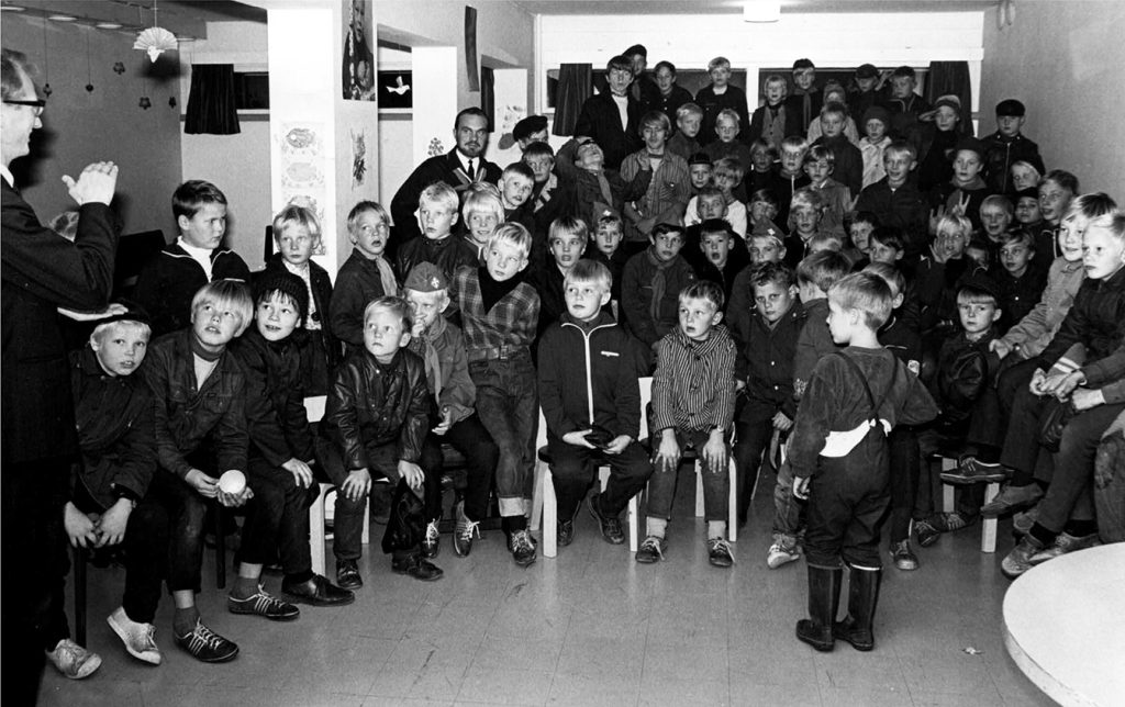 Alkuaikojen kerhotiloja löytyi Vuosaaren kerrostalojen kellareista.