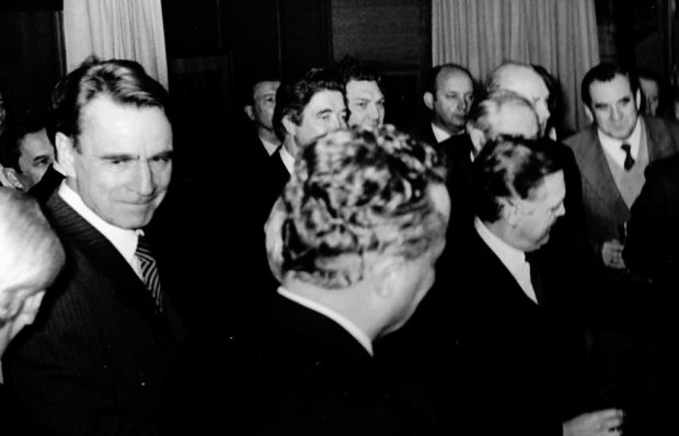 Laivoja laskettiin vesille Valmetin Vuosaaren telakalta tiuhaan tahtiin. Pääministeri Mauno Koivisto vieraili usein tilaisuuksissa, kuten kuvassa 1980-luvun alussa.