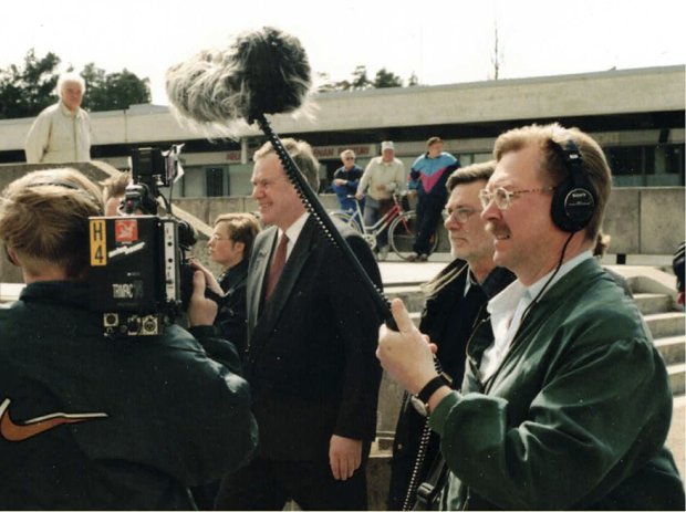 Pääministeri Paavo Lipponen vieraili Vuosaaressa 1997 ja tutustui muun muassa Meri-Vuosaaren Työttömien tiloihin Punakiventiellä.