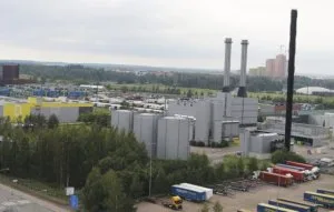 Kaavaillun pienydinvoimalan mahdollinen sijaintipaikka saattaa olla Vuosaaren voimalaitosalueella. Kuva: Vuosaari-lehden arkisto