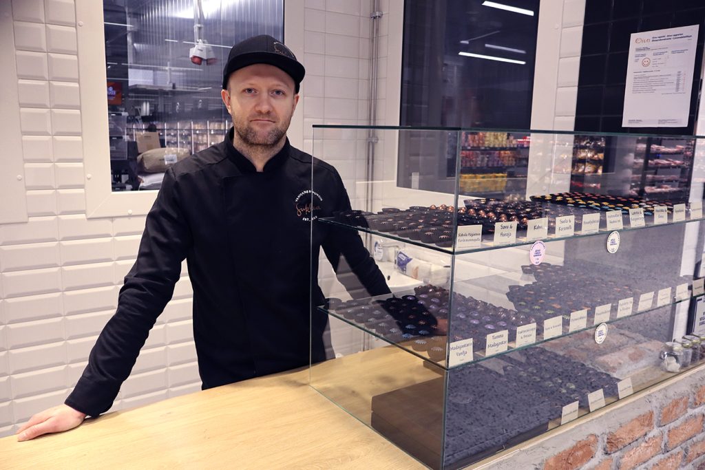 Vanhankaupungin Suklaan perustaja ja yrittäjä Esa Karsi.