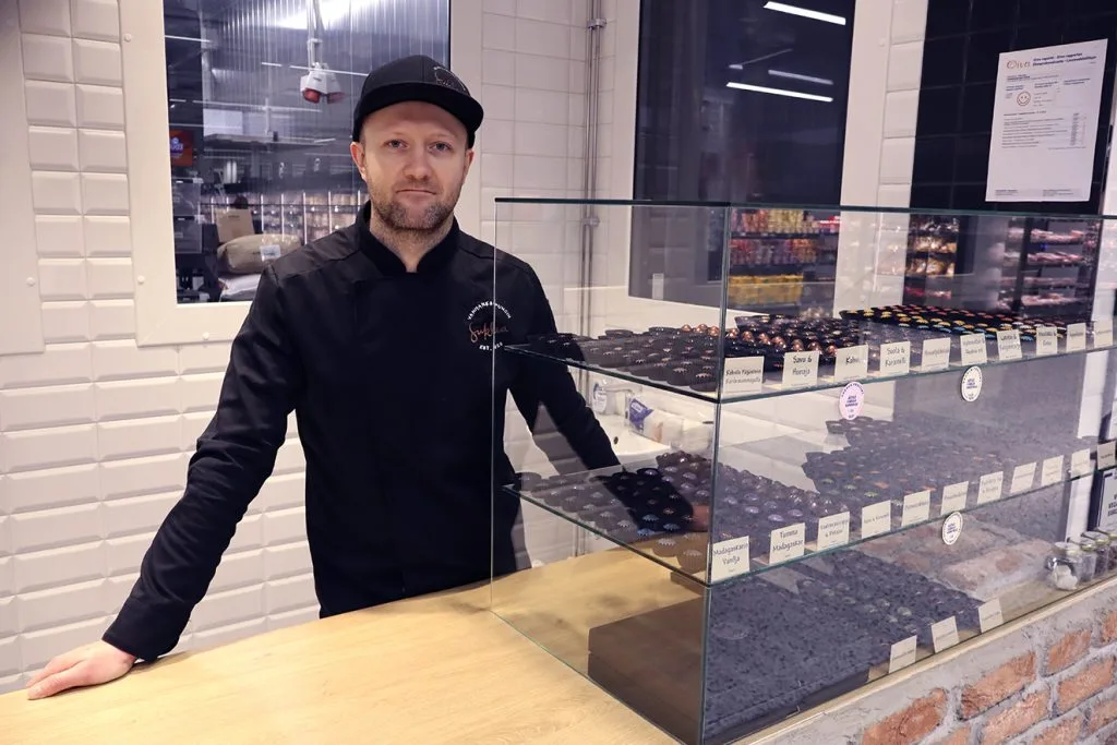 Vanhankaupungin Suklaan perustaja ja yrittäjä Esa Karsi.