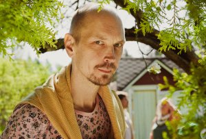 Näyttelijä Carl Alm. Kuva: Darina Rodionova / Klockriketetern