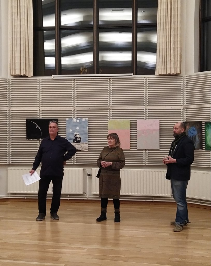 Kuvassa juryttäjät vasemmalta alkaen Max Bremer, Heli Hyytiä ja Markus Luukkonen. Kuva: Margit Hildén