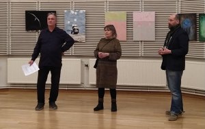 Kuvassa juryttäjät vasemmalta alkaen Max Bremer, Heli Hyytiä ja Markus Luukkonen. Kuva: Margit Hildén