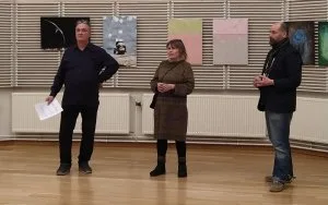 Kuvassa juryttäjät vasemmalta alkaen Max Bremer, Heli Hyytiä ja Markus Luukkonen. Kuva: Margit Hildén