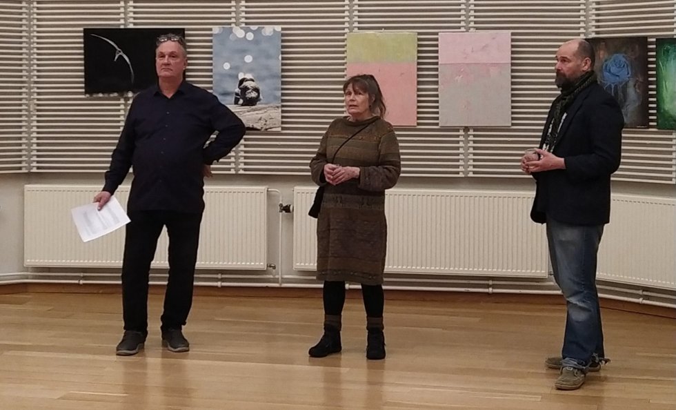 Kuvassa juryttäjät vasemmalta alkaen Max Bremer, Heli Hyytiä ja Markus Luukkonen. Kuva: Margit Hildén