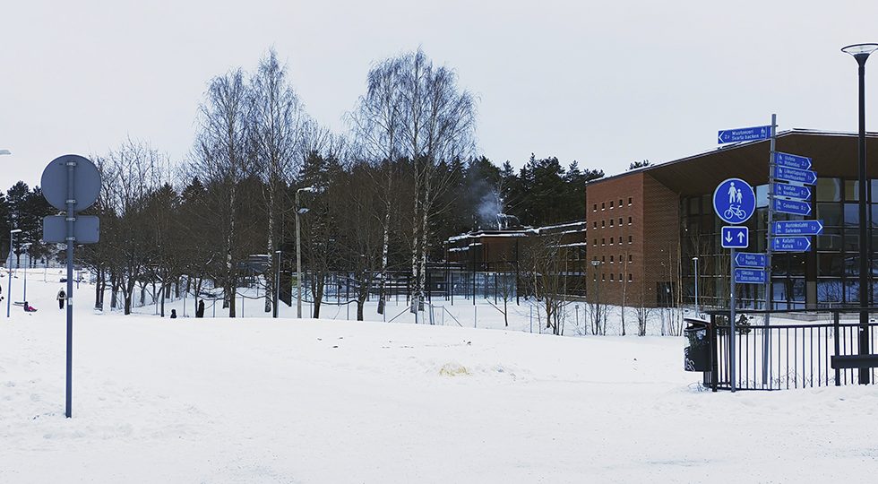 Mosaiikkipuistoksi nimetty alue sijaitsee Vuosaaren Urheilutalon ja monitoimitalo Rastiksen vieressä.