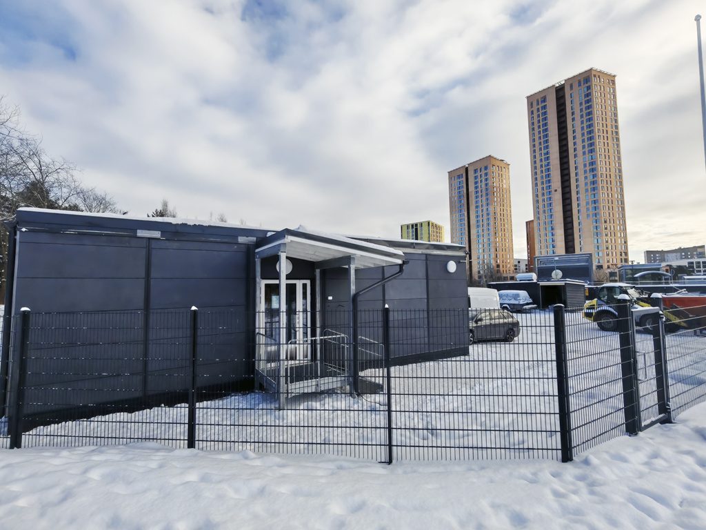 Vuosaaren väliaikainen pelastusasema otetaan käyttöön helmikuun lopulla. Se sijaitsee Kauppakeskus Columbuksen ja Vuosaarentie 9:n talojen välisellä tontilla Silttikujalla.