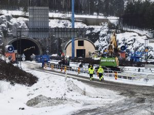 Sataman tietunneli meni remonttiin ja sulkuun 6.1.2026. Tunneleiden tekniset järjestelmät uusitaan ja tunnelirakenteita korjataan. Remontin arvioidaan kestävän noin vuoden. Sen aikana liikenne on ohjattu varareitille, joka kulkee välillä Itäväylä–Kallvikintie–Niinisaarentie–Vuosaaren satama.