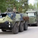 Puolustusvoimien harjoituksessa Vuosaaressa lennätetään droonia