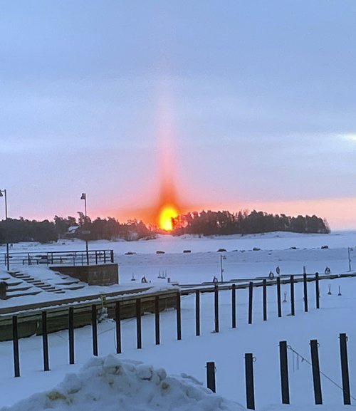Torstaina 5.2. nähtiin tällainen auringonnousu Aurinkolahdessa.                        				     Kuva: Petros Dimoulis

