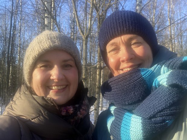 Kuvassa vasemmalla Jenni Koistinen ja oikealla Virva Talonen.