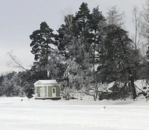 Vartiosaari sijaitsee Vuosaaren Ramsinniemen lähellä.