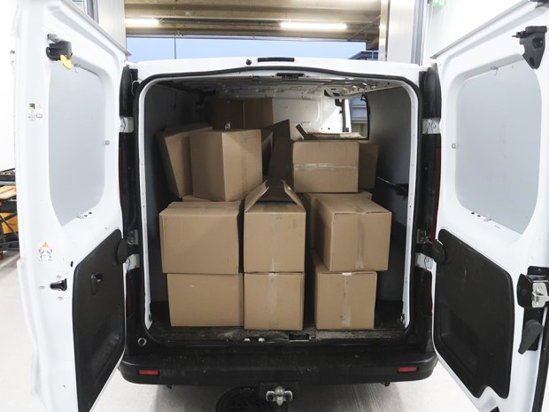 173 kiloa marihuanaa siirrettynä pakettiautoon. Kuva: Poliisi