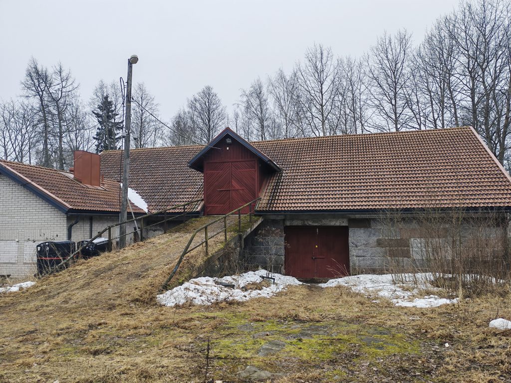 Kartanon entisen navetan suojelumerkintä pyritään säilyttämään.