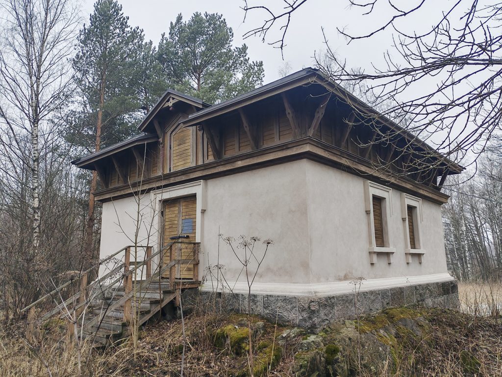 Nordsjön kartanon entinen viljamakasiini.