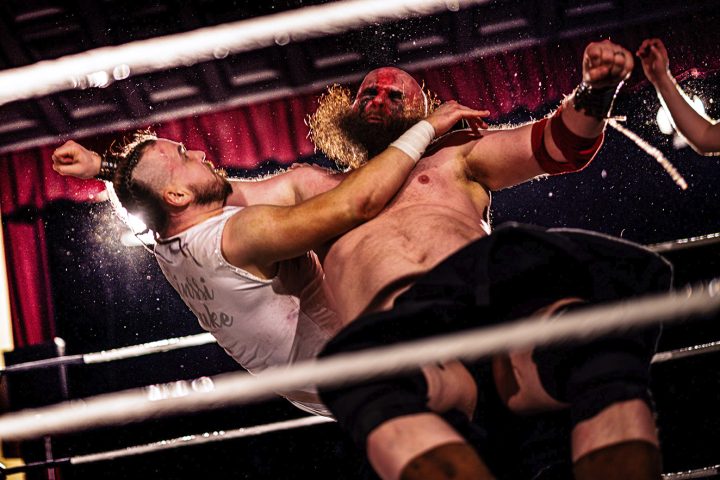 Showpaini on urheiluviihteen muoto, joka yhdistää tarinankerronnan ja kamppailun.