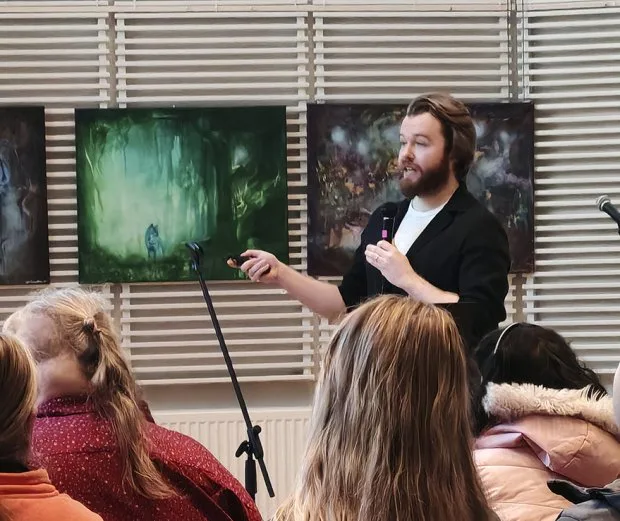 Monitoimitalon pääsuunnittelija Tuomas Martinsaari Arkkitehtitoimisto Opus Oy:stä kertoi talon rakennussuunnitelmista.