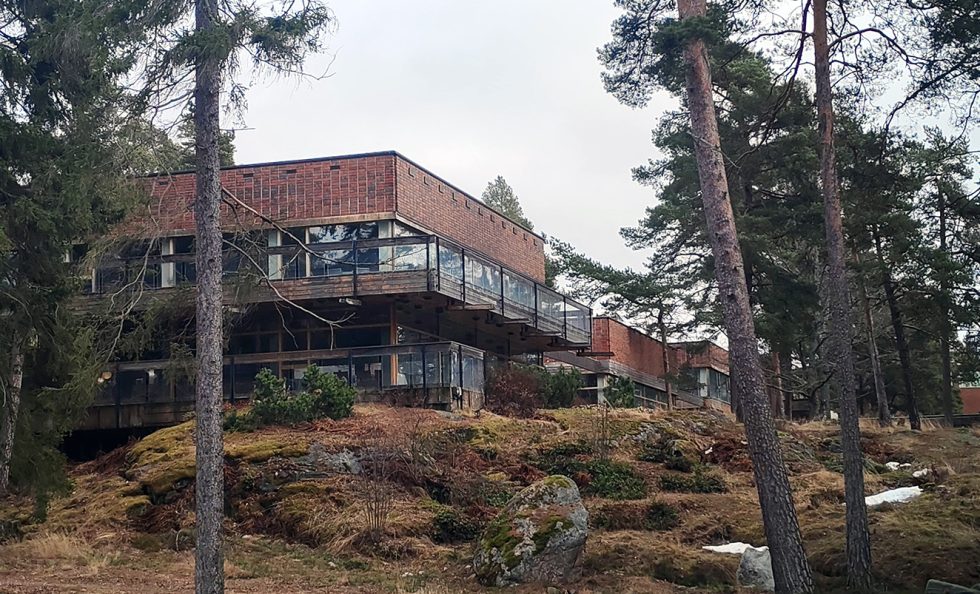 Hotel Rantapuisto sijaitsee Vuosaaren Ramsinniemessä.