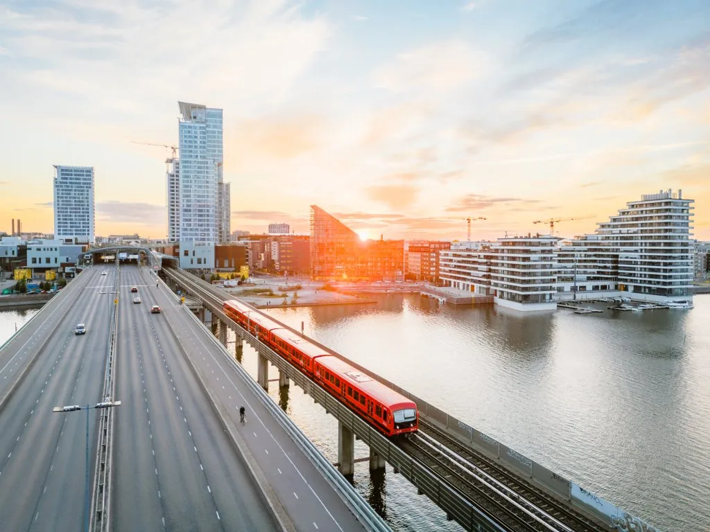 Kulosaaren metrosilta Kalasataman ja Kulosaaren välillä. Kaupunkiliikenne Oy/Aarni Salomaa