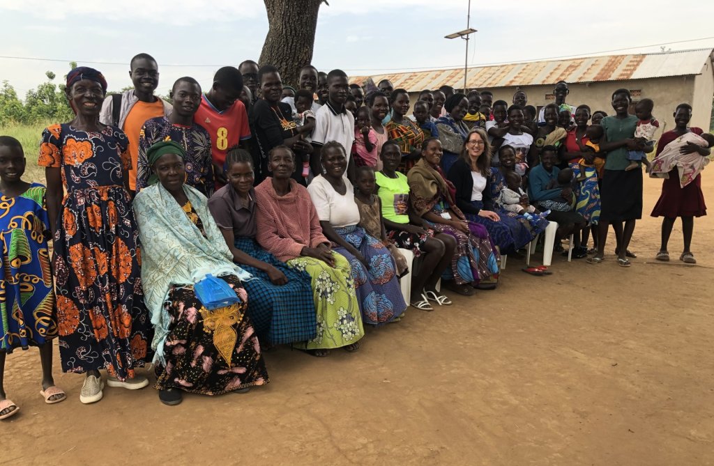 Jaana Lahtinen-Mayengo Ugandassa Omotin keskuksessa.