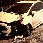 Auto rysäytti pyörätelineisiin