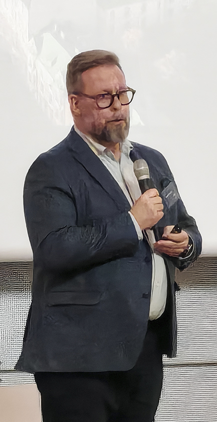 Helen Ydinvoima Oy:n toimitusjohtaja Pekka Tolonen kertoi hankkeen taustoista.