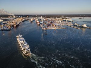 Vuosaaren satama ilmasta kuvattuna. Kuva: Helsingin Satama / JS Suomi / Sami Perttilä