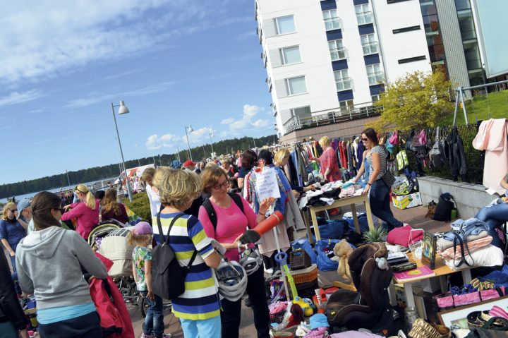 Aurinkolahden rantabulevardi täyttyy kirppistunnelmasta 16.5.