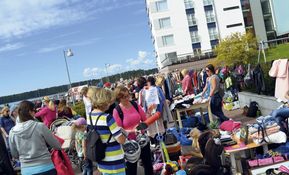 Aurinkolahden rantabulevardi täyttyy kirppistunnelmasta 16.5.