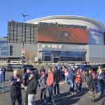 Tailgate eli ennakkobileet ennen NHL-peliä Xfinity Mobile Arenan parkkipaikalla. Tailgate-nimi tulee lava-auton alaslasketusta takaluukusta. Tapahtuma on sosiaalinen kokoontuminen ennen urheilutapahtumia. Parkkipaikalla on tarjolla muun muassa juomaa, ruokaa ja pihapelejä. 