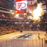 Philadelphia Flyersin ja Dallas Starsin peli, josta Flyers pokkasi 2–1-voiton. Viikinkien pelaajat  pääsivät tapaamaan erätauolla  suositun Gritty-maskotin sekä pelin jälkeen Flyersin ainoan suomalaispelaaja Rasmus Ristolaisen. Matsi oli unohtumaton kokemus suomalaisvieraille!