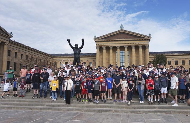 Kuvassa Philadelphia Museum of Artin Rocky Steps -portaat, jossa otettiin yhteinen ryhmäkuva.