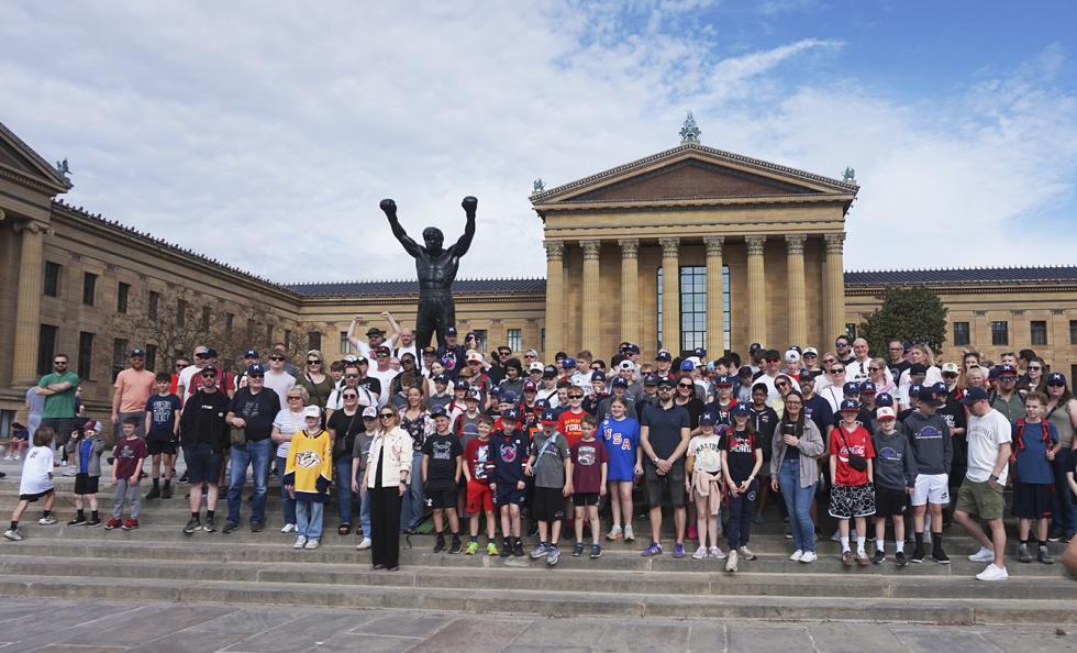 Kuvassa Philadelphia Museum of Artin Rocky Steps -portaat, jossa otettiin yhteinen ryhmäkuva.