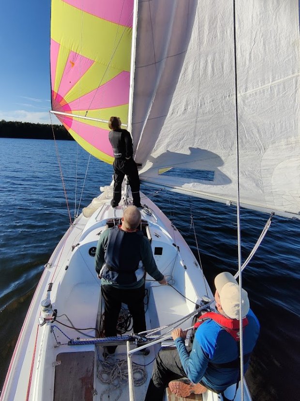 Kevyessä myötätuulessa on elämys kokeilla ensi kertaa spinaakkeria.