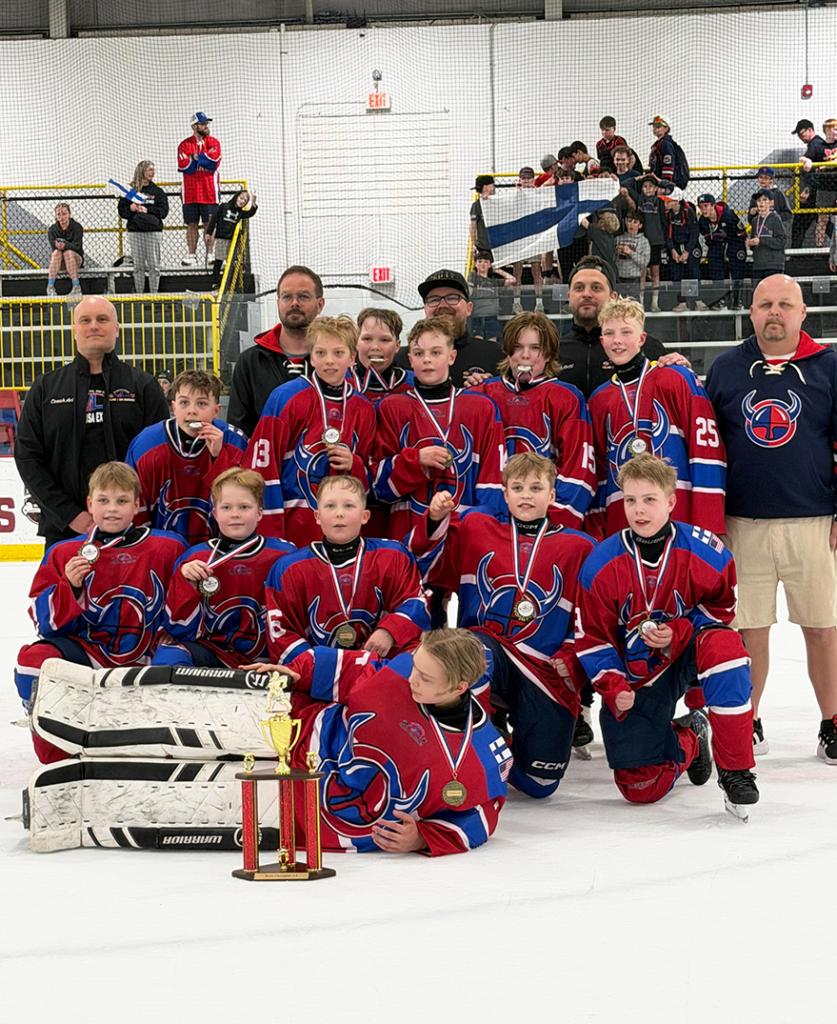 Viikingit Red AA korjasi turnauksen finaalista 2–6-voiton Philadelphian alueen Rekikoirat-yhdistelmäjoukkueesta. Viikinkien Blue A ja White B ryhmät toivat kotiin hopeaa. Kuva: Kati-Ilona Iijolainen 