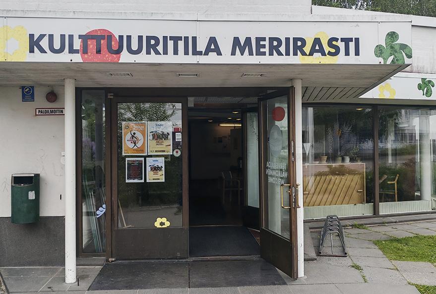 Kulttuuritila Merirasti sijaitsee osoitteessa Jaluspolku 3.