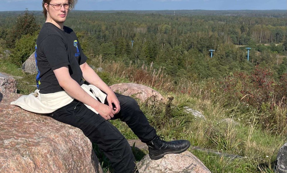 Arttu Pösö Vuosaaren mielipaikassaan Vuosaarenhuipulla.