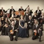 Helsingin balalaikkaorkesterin ja pianisti Sergei Sokolovin Rakkaus jää -yhteiskonsertti Vuotalossa