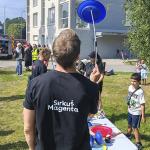 Sirkus Magentan opastuksella harjoiteltiin sirkustaitoja.