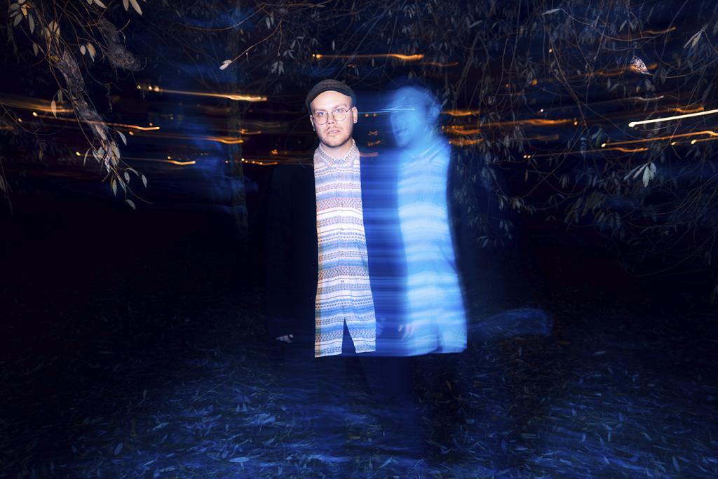 Lighthouse Yellow -artistinimellä musiikkia tekevän Norjasen debyyttisingle Back Then / Still Here julkaistiin 25.9.2026. Biisin voi kuunnella tämän artikkelin loppupuolella.